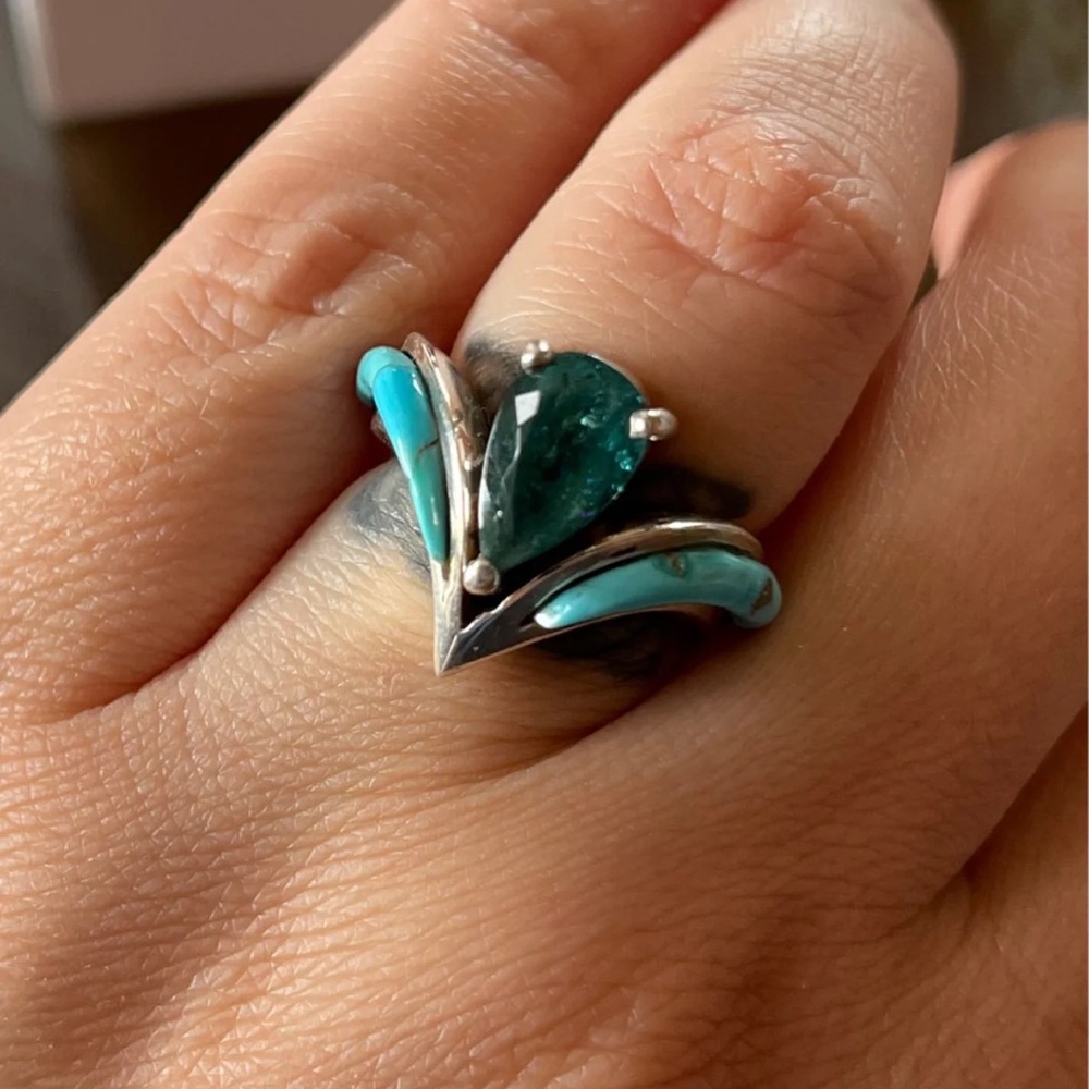 Turquoise gemstone ring